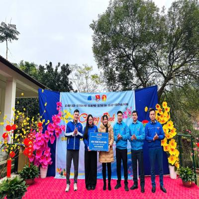 Đoàn thanh niên các xã : Nam Sách, Trần Phú, An Phú, Thái Tân, Hợp Tiến tổ chức chương trình “Đông ấm vùng cao